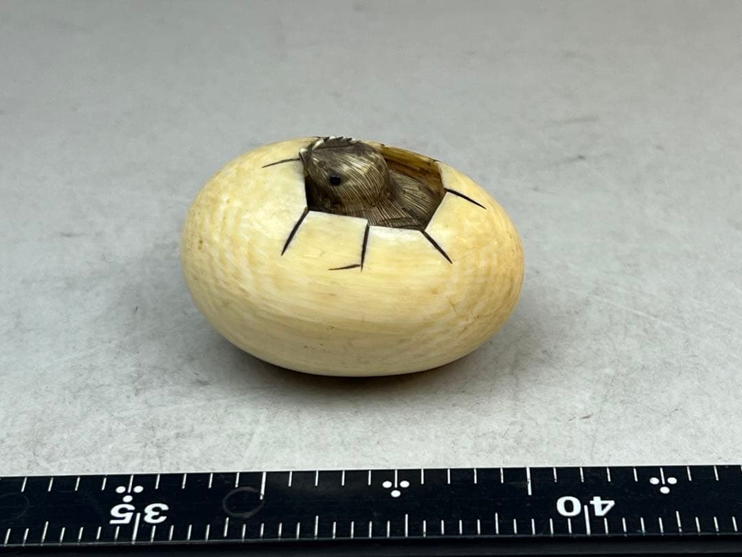 ［珍品］光廣在銘　極上鳥卵出る根付　35g 送料込み