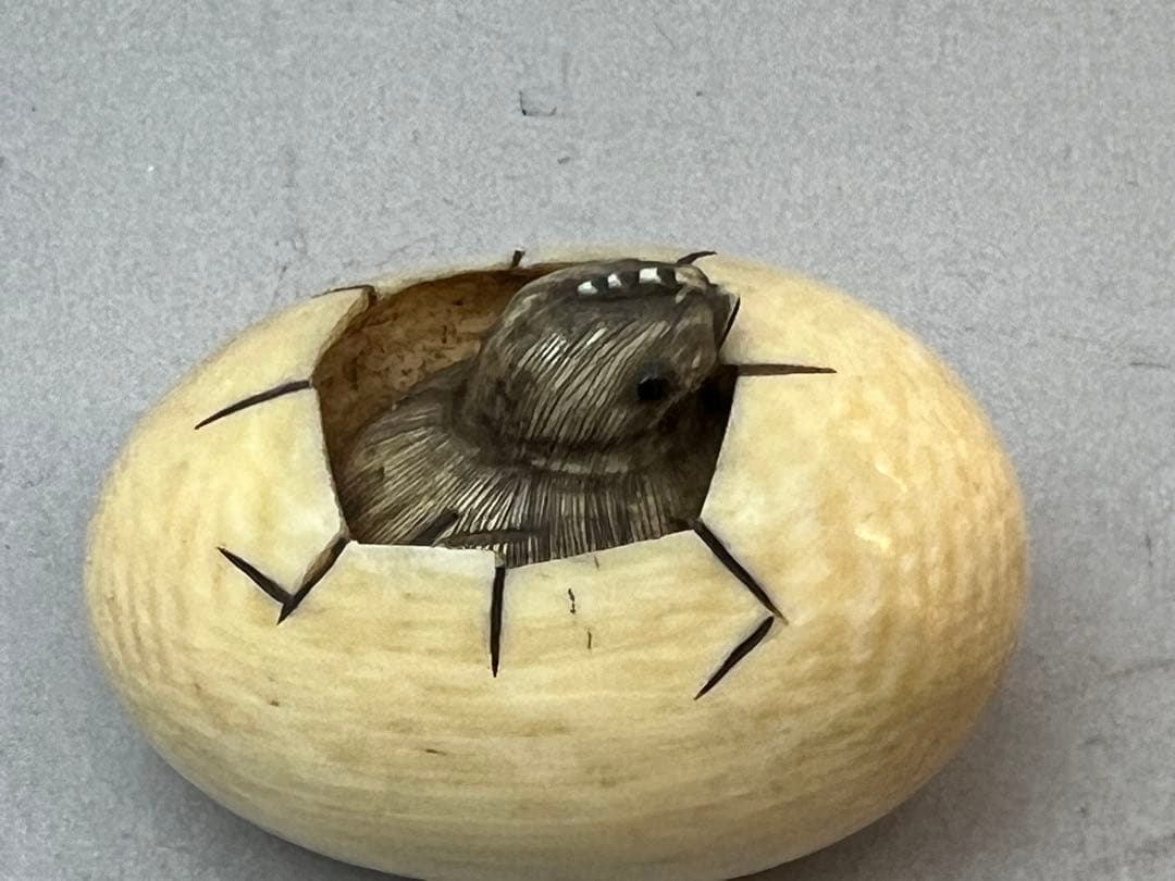 ［珍品］光廣在銘　極上鳥卵出る根付　35g 送料込み
