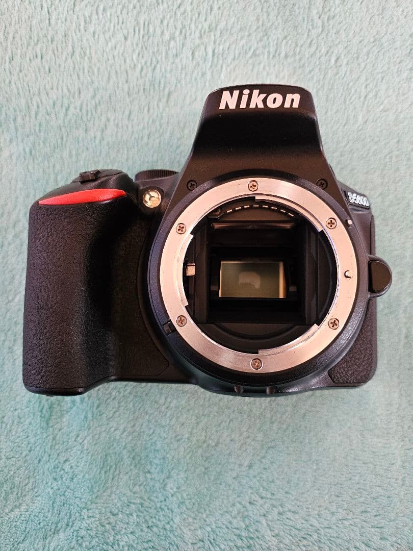 【極美品】ニコン Nikon d5600 デジタル一眼レフ ショット2770回