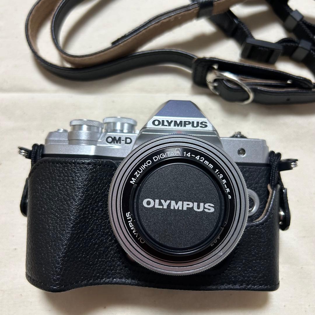 美品OLYMPUS E-M10MarkIIIダブルズームレンズキット＋レンズ2本