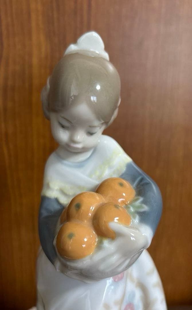 お値下げ‼️リヤドロ　果物を抱えた少女