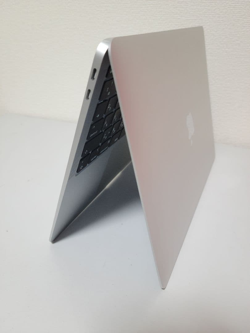 美品Macbook Air 2020 M1/8GB/256GB　44回充電99%