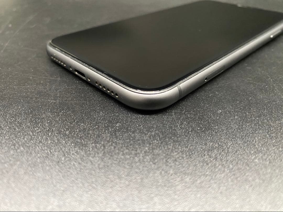 ★Apple iPhone 11 MWLT2J/A 64GB SIMフリー