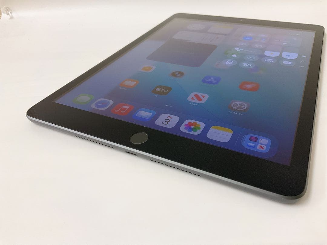 【美品・BT98％】iPad 第8世代 32GB Cellularモデル