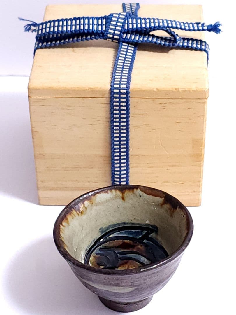 けんごもんページ 人間国宝 壺屋焼 金城次郎　ぐい呑み 共箱 美品