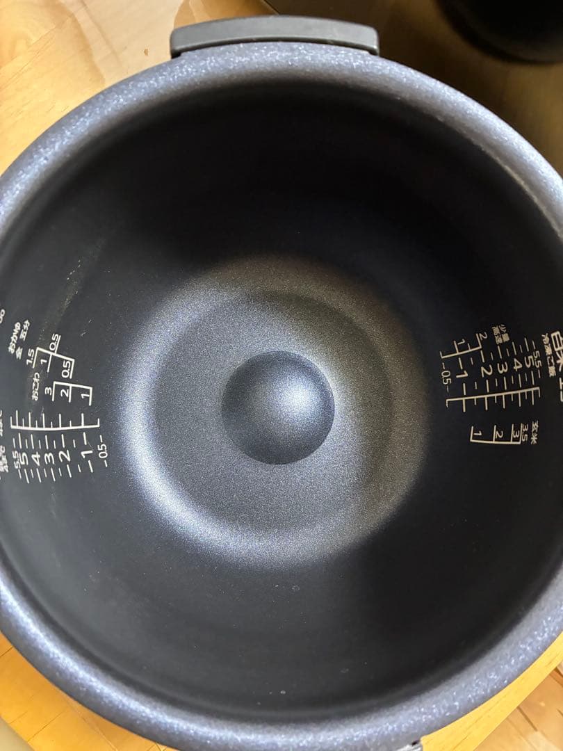 タイガー 炊飯器5.5合炊き JPW-H100 ブラック24年製　(約半年使用)