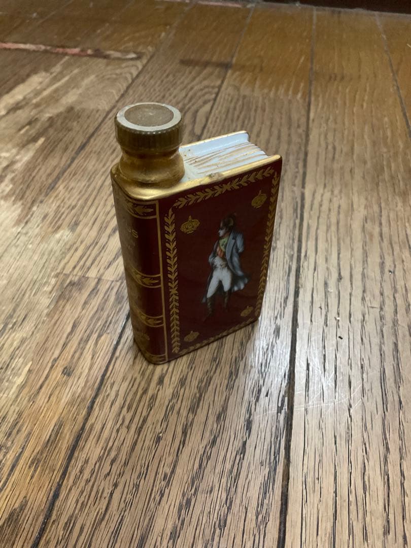 CAMUS・COGNACS・NAPOLEON。ブック型。【箱付き　新品　古酒】。