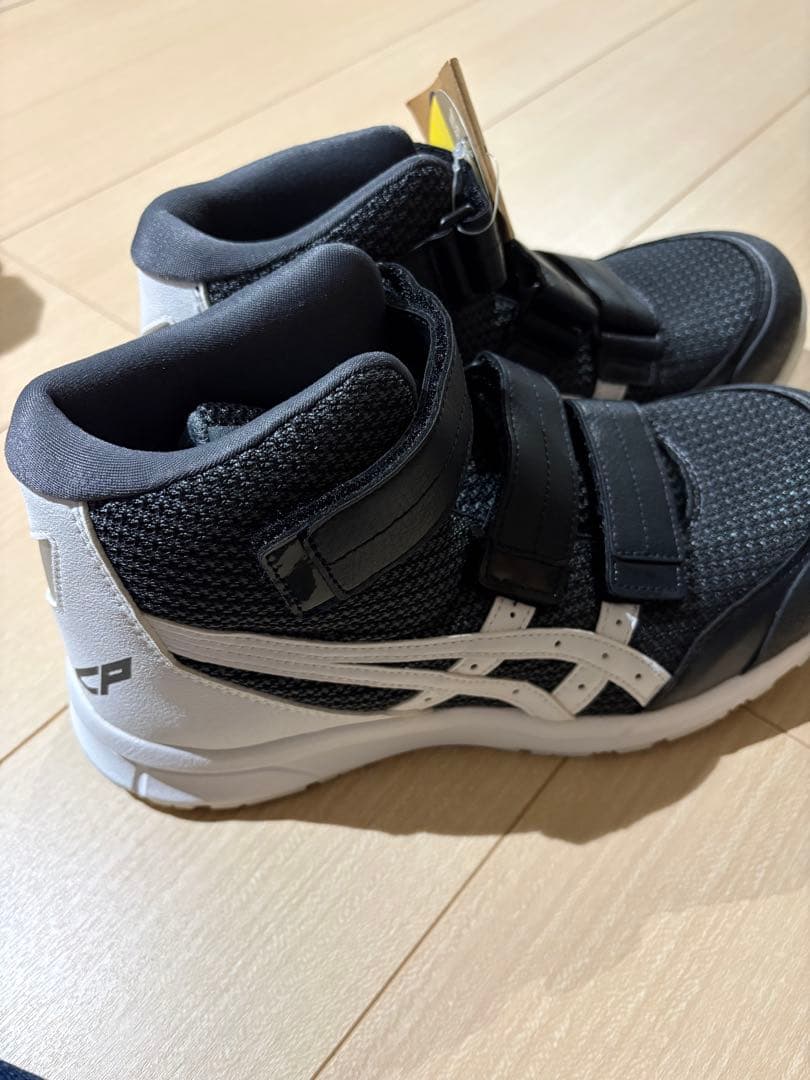 『なんとかなるさ様ご購入済み』asics Winjob CP203 新品未使用品