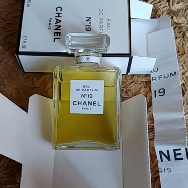 CHANEL N°19 オードパフューム 50ml 新品