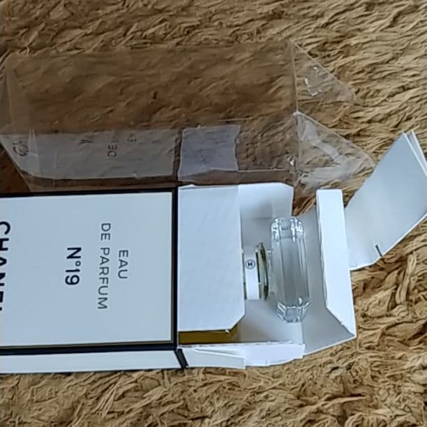 CHANEL N°19 オードパフューム 50ml 新品