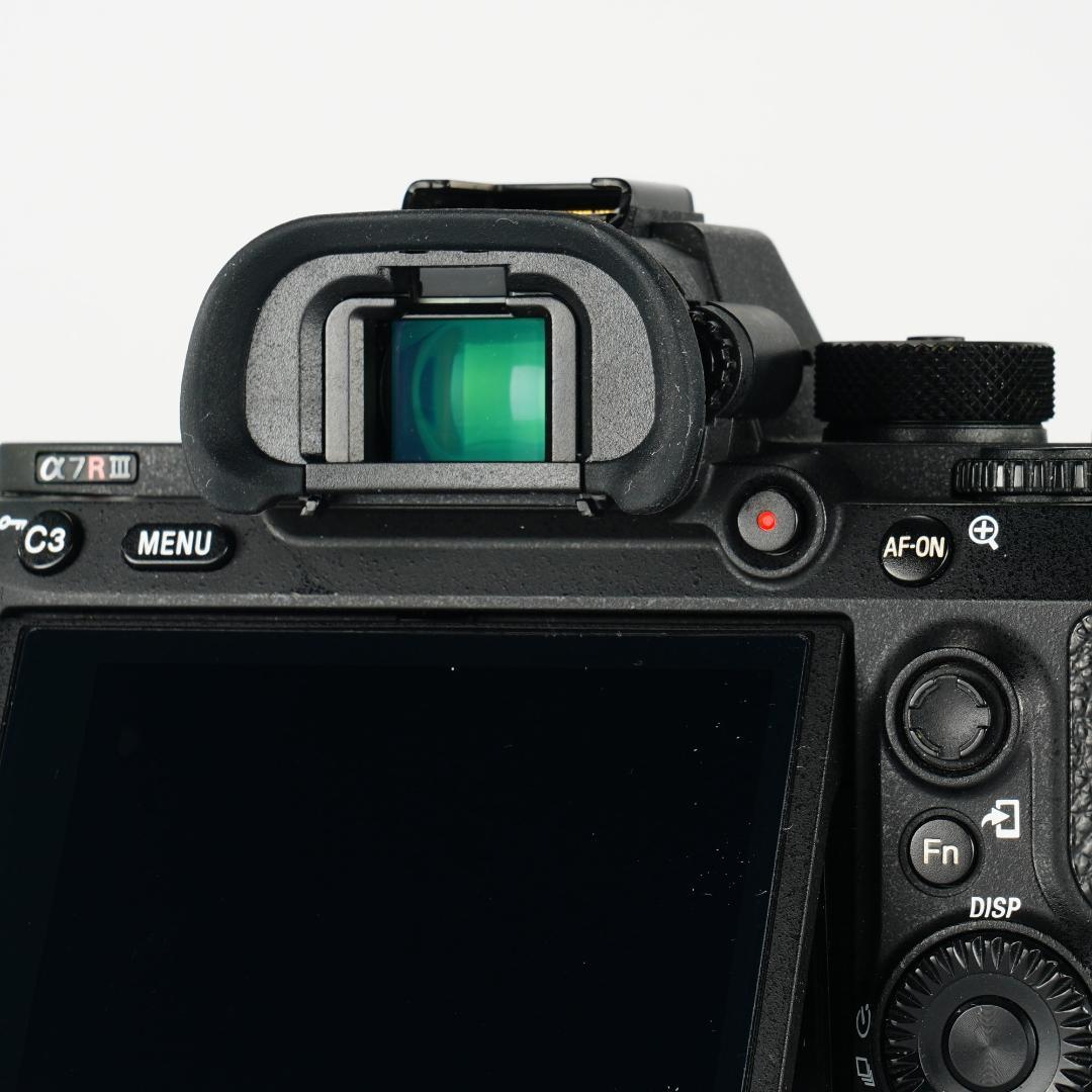 SONY α7RIII 4240万画素 レンズセット 差をつける