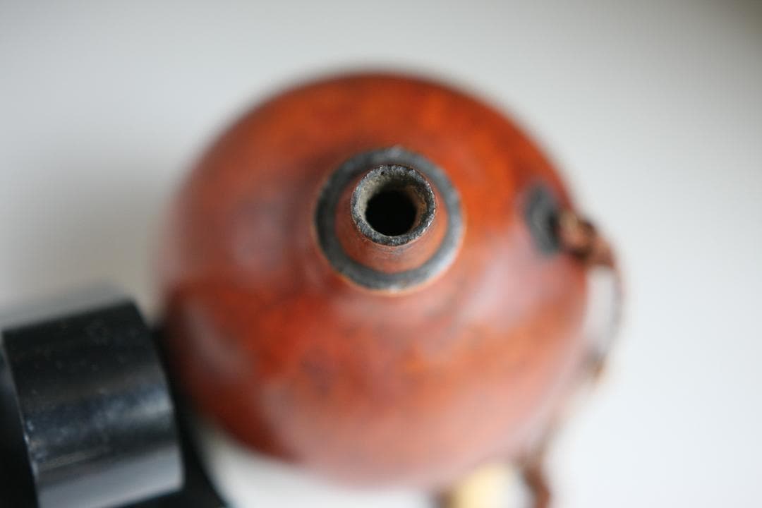 愛らしいフォルムの古瓢箪