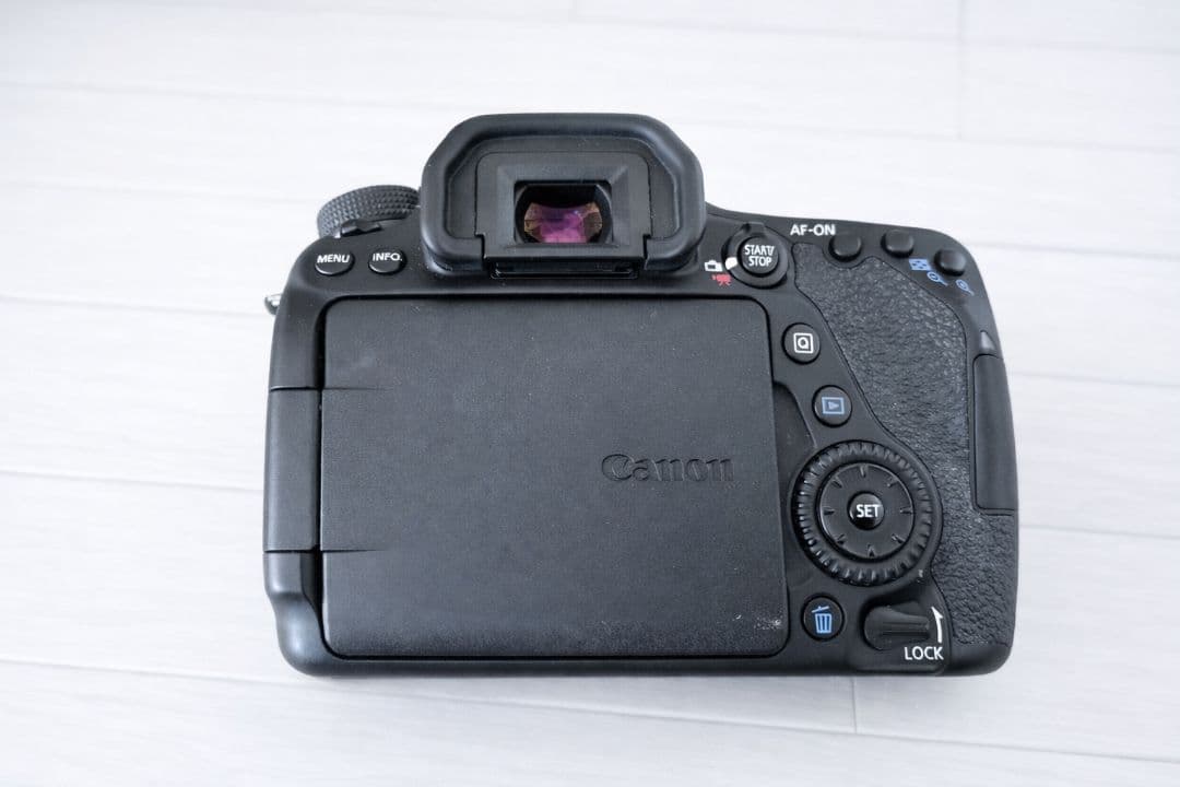 【五輪記念品＆金スト付】EOS80D EF-S18-55IS STMレンズキット