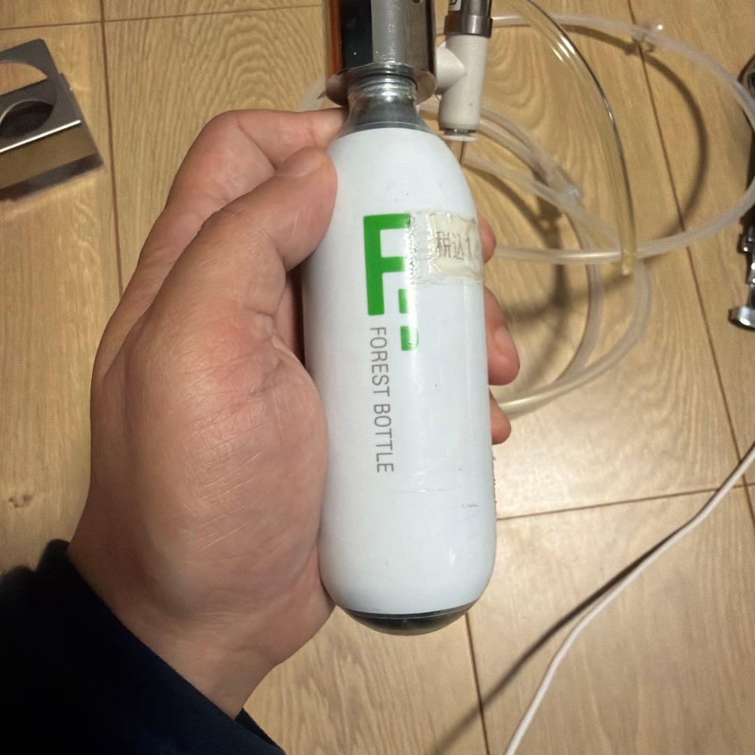 FOREST BOTTLE CO2ボンベとADAスタンド