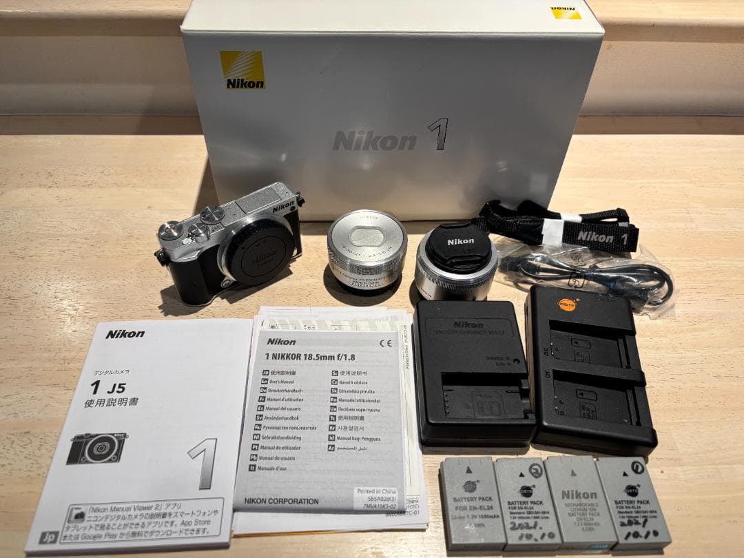 Nikon 1 J5 ダブルレンズキット＋社外バッテリー・充電器つき