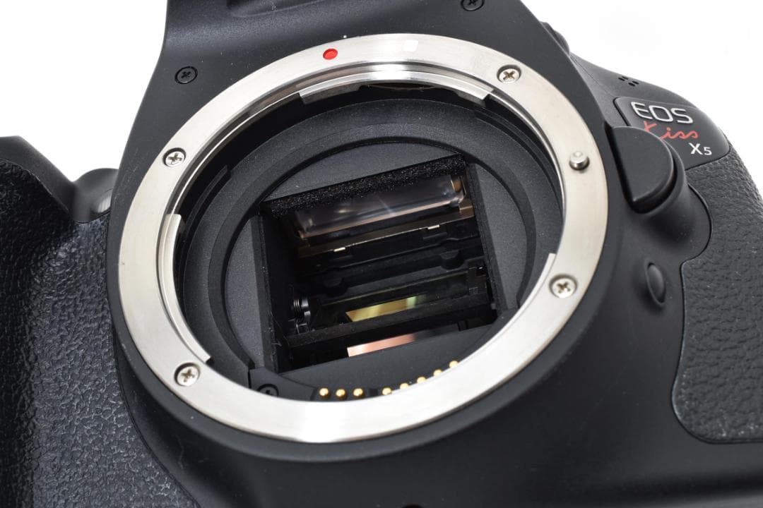 ＜1108＞ほぼ新品 Canon EOS Kiss X5 Wズーム