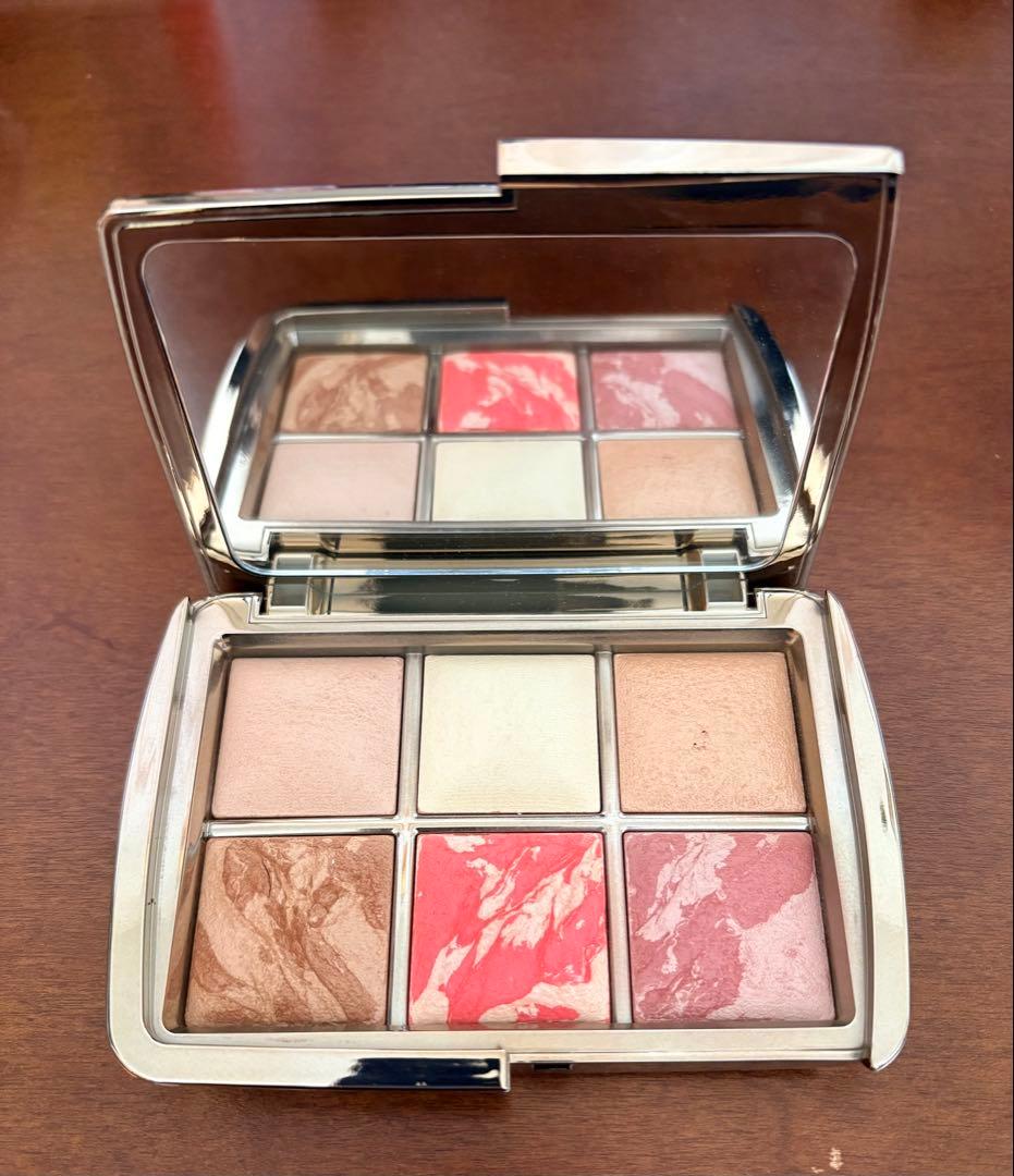 Hourglass Ambient Lighting Edit フェイスパウダー
