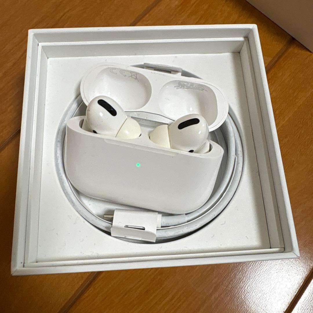 m*n様 AirPods pro 第1世代（充電:ライトニング）