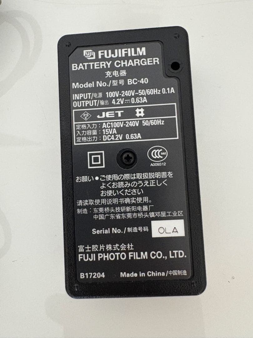 【動作確認済】FUJIFILM FinePix F460 本体と付属品