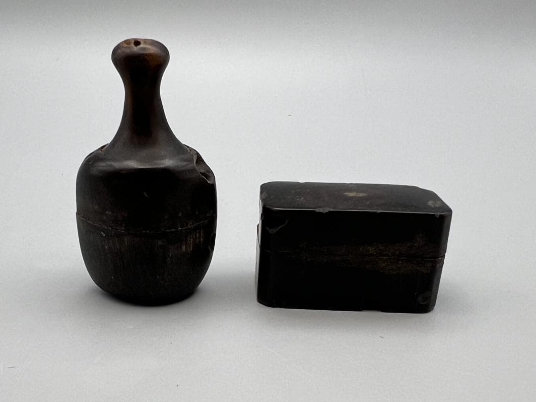 明治　革製巾着　鹿角根付　瑪瑙大玉尾締　牛角ハンコ　印鑑　アンティーク　102g