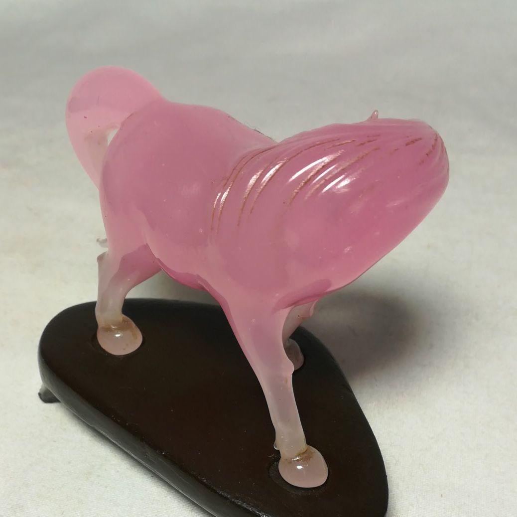ピンククォーツ　水晶　馬　台座付　置物