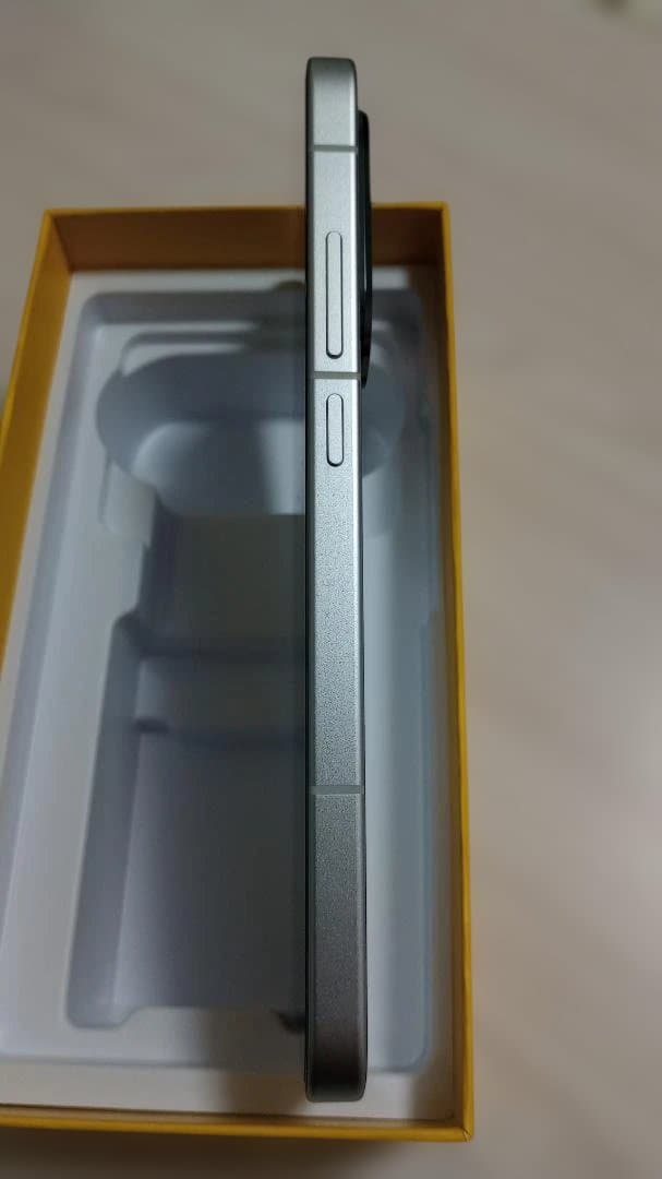 【ほぼ新品】Xiaomi POCO F7 256GB シルバー SIMフリー