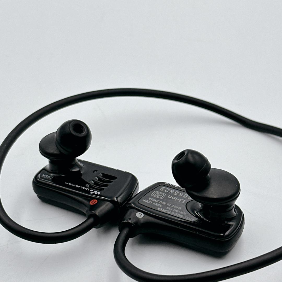 【美品】SONY WALKMAN NW-W273S 完全防水一体型イヤホン