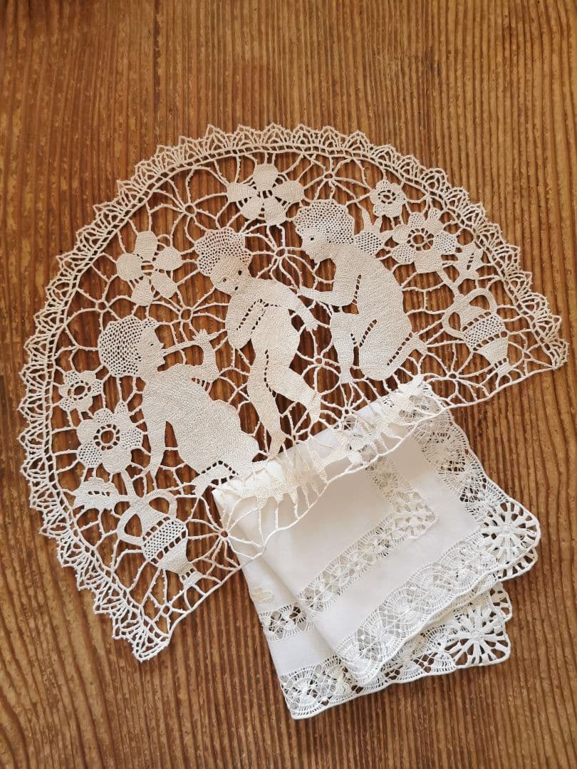 アンティーク オープンドローンワーク 大変滑らかなリネン 蝶刺繍 スクエアクロス