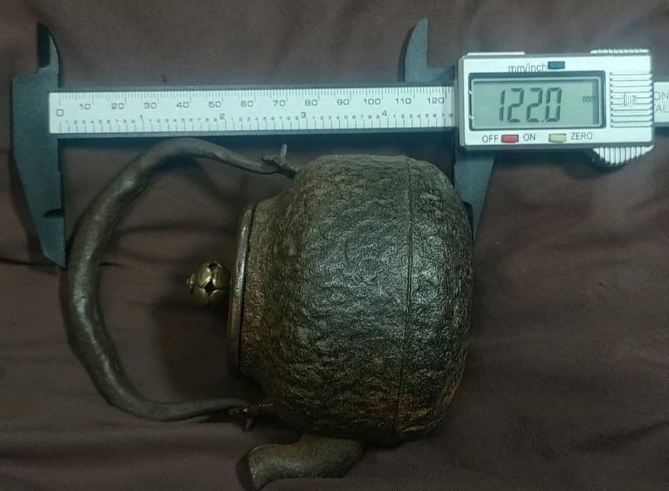 龍文堂作　岩肌　鉄瓶　茶器、小振り　レア物　骨董鉄器