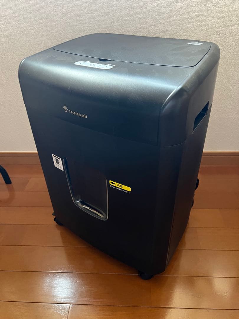 新品同様　自動送りシュレッダー　ホチキス、カードも可、 30分連続可能23L静音