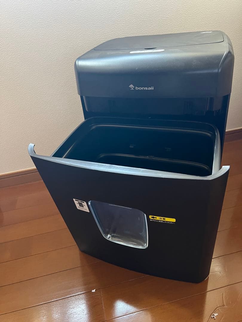 新品同様　自動送りシュレッダー　ホチキス、カードも可、 30分連続可能23L静音