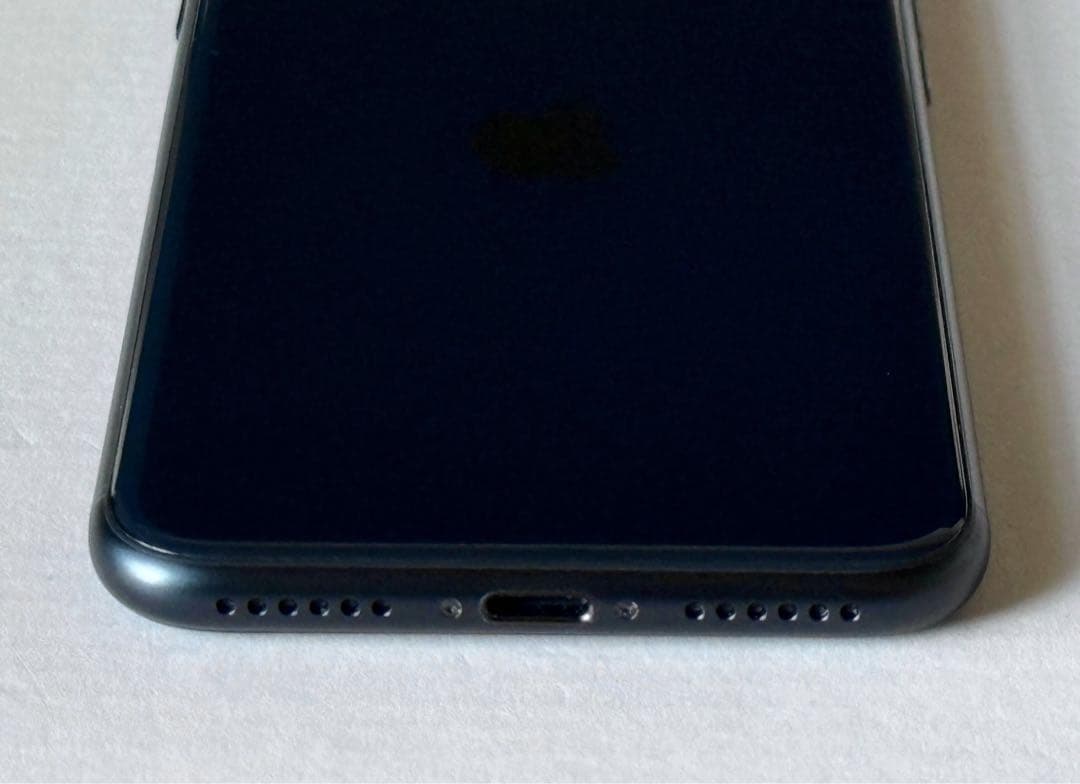 未使用に近い　バッテリー最大容量100%　iPhone SE 3 64GB