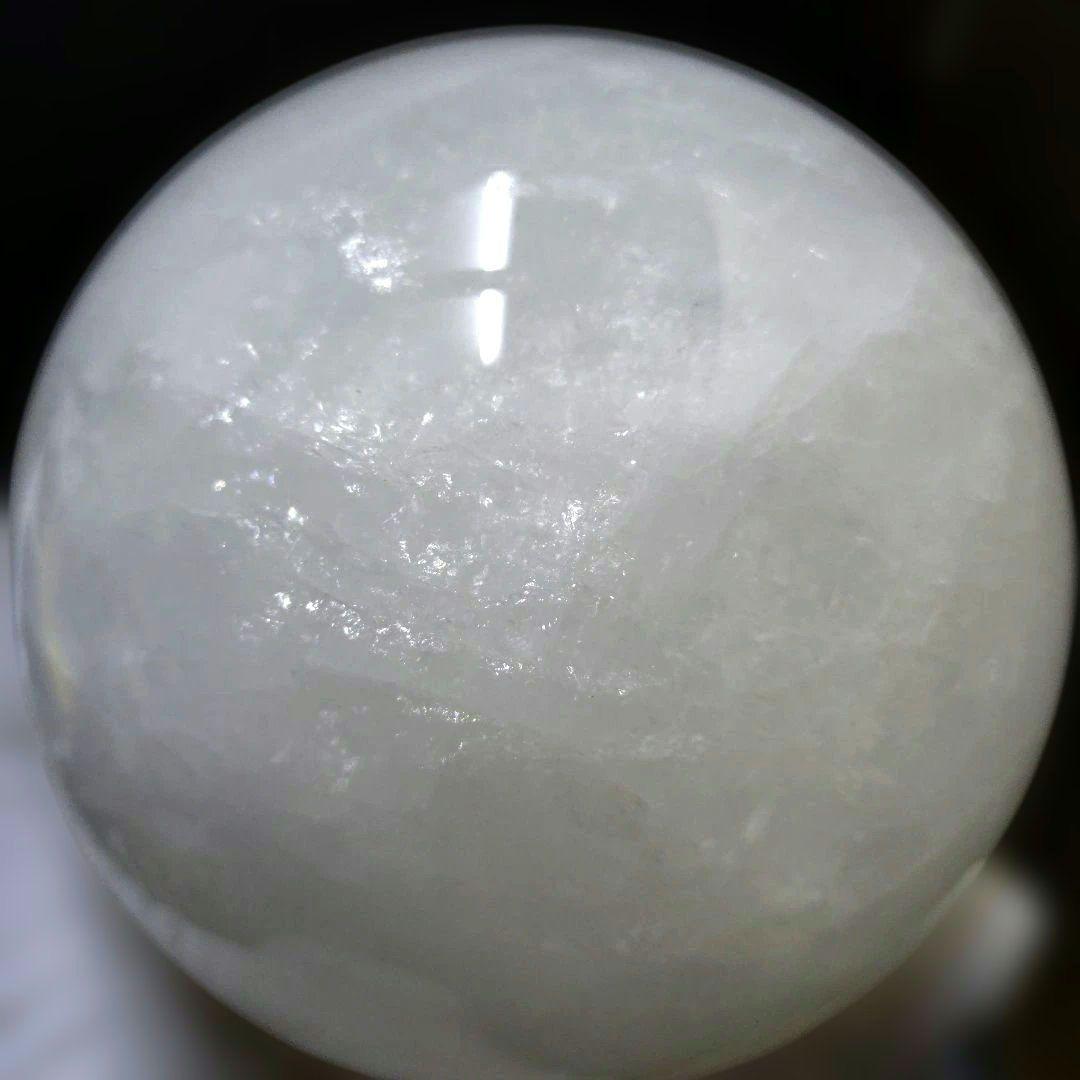 ヒマラヤ水晶　丸玉　スフィア　2.4Kg　木製台座付き！　②