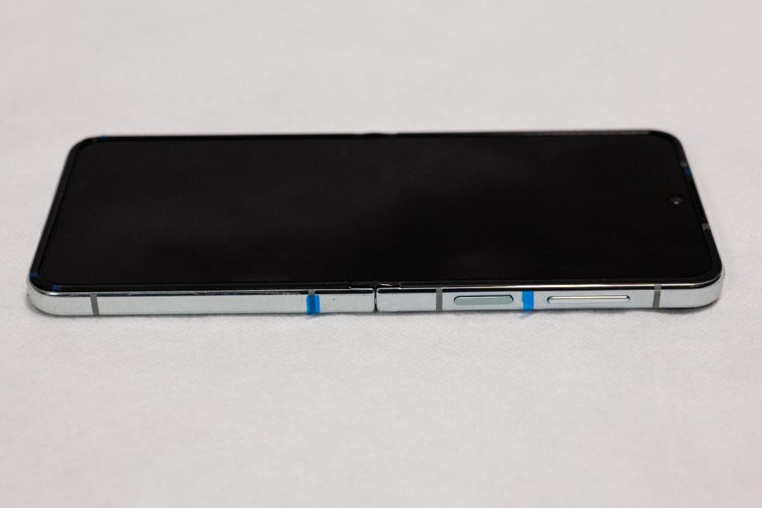 [未使用] docomo Galaxy Z Flip5 本体 クリアケース付き