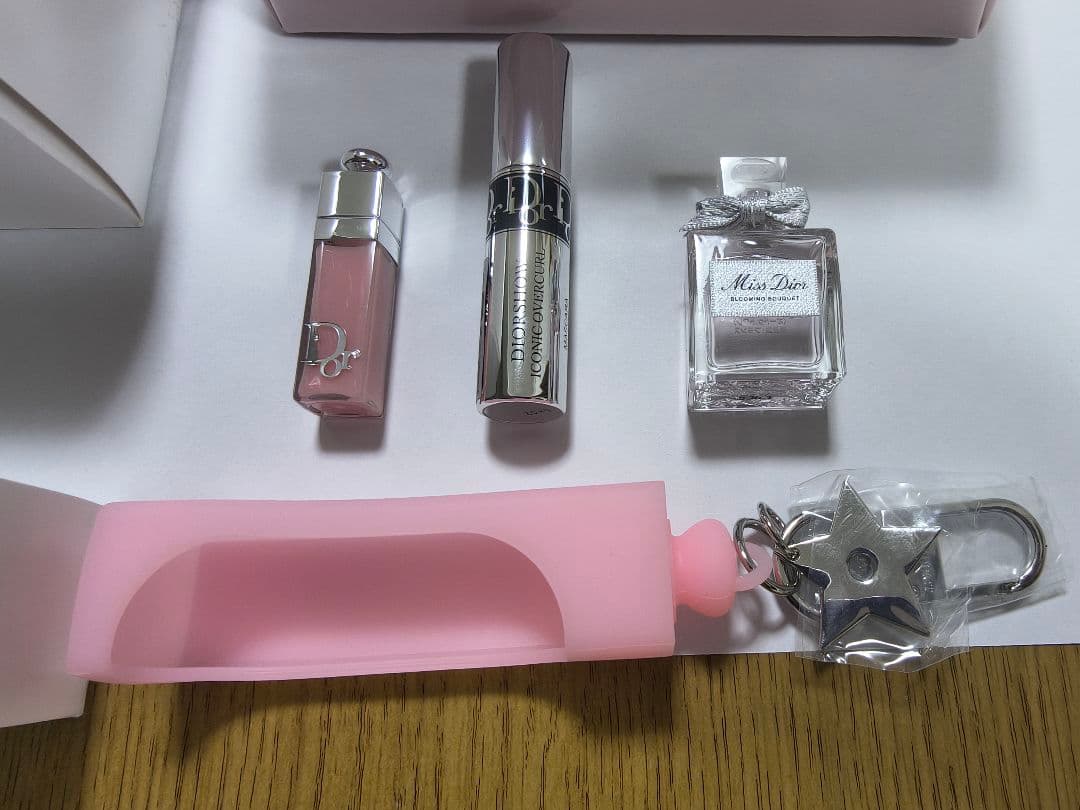 DIOR エナメル ポーチ コスメ付きシリコンキーホルダーリップグローオイル用