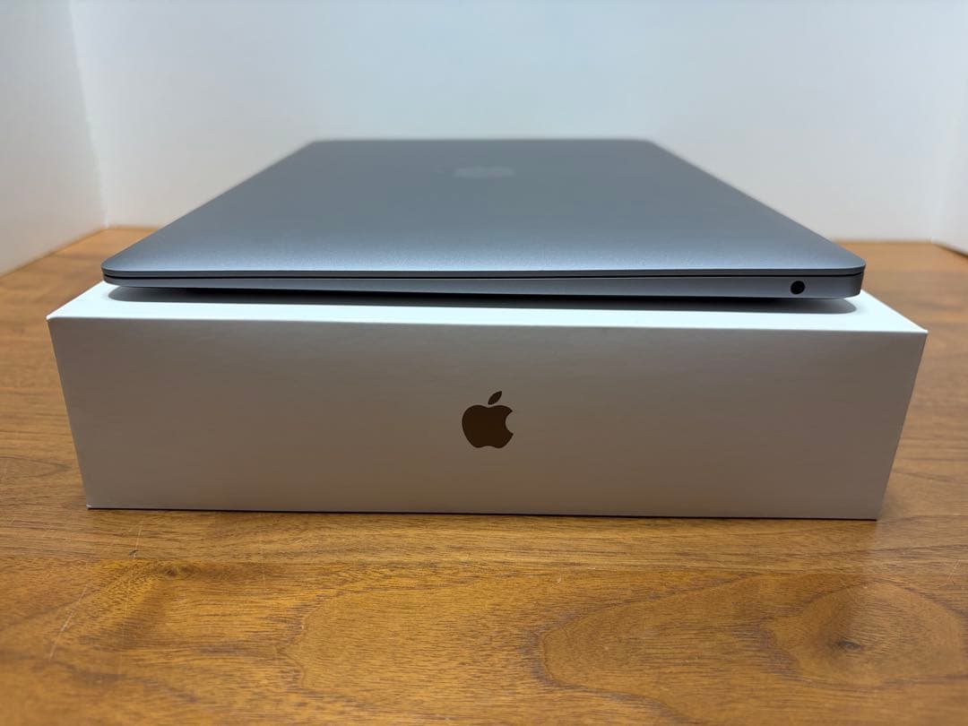 美品❗️MacBook Air 2019スペースグレi5 256GB USキー