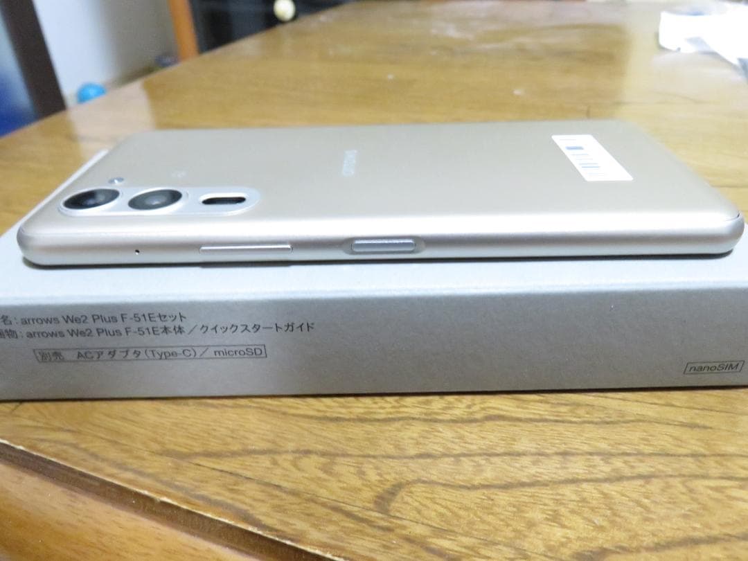 Arrows We2 Plus F-51E 256GB シャンパンシルバー