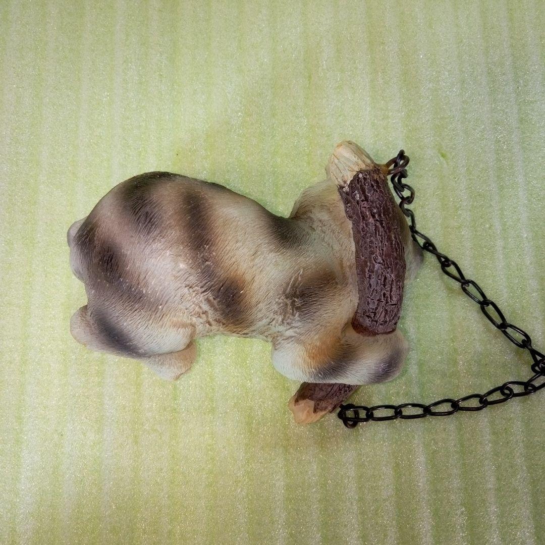 木の枝を持つアンティークな猫のオブジェ　 吊り下げ 　壁掛け　壁飾り　置物