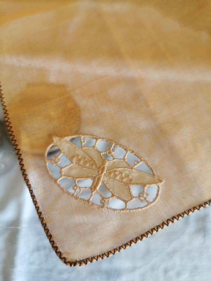アンティーク イギリス 蝶々刺繍 オープンカットワーク 嵌込み シアーなハンカチ