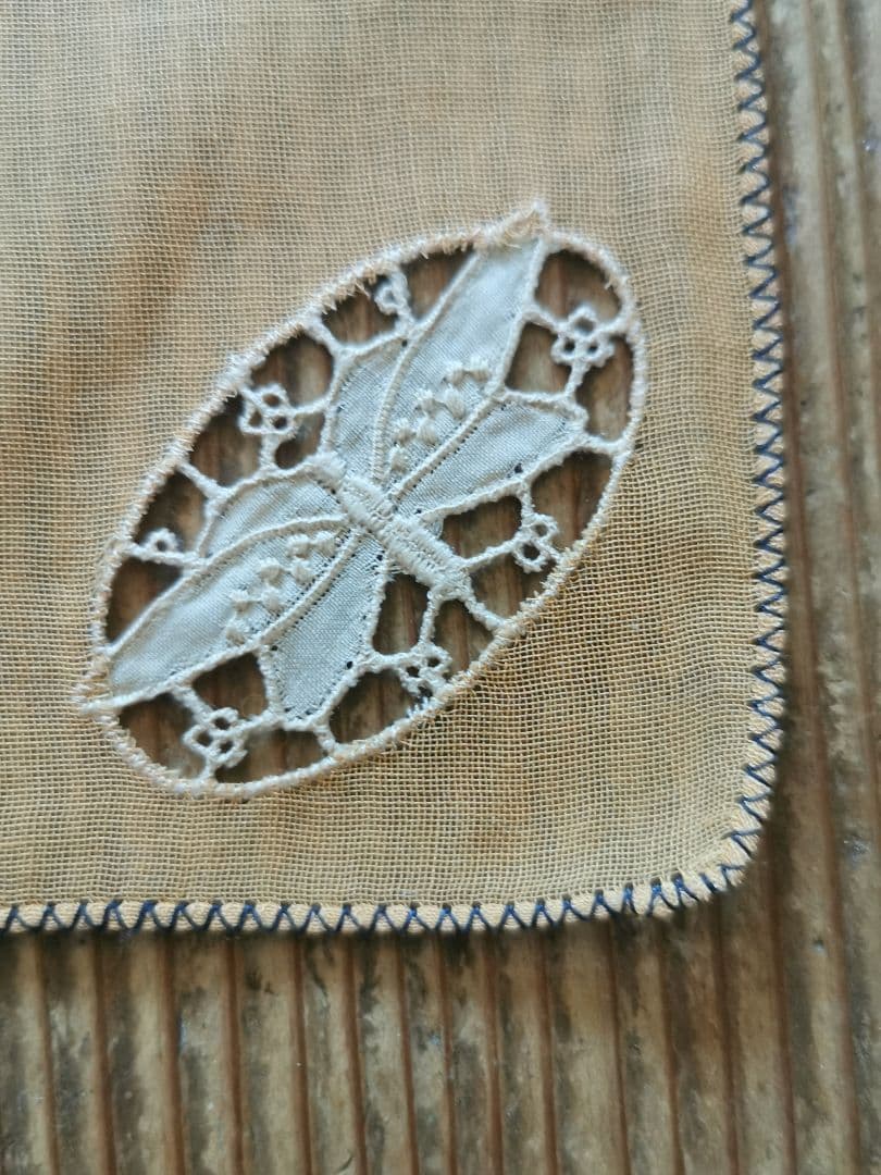 アンティーク イギリス 蝶々刺繍 オープンカットワーク 嵌込み シアーなハンカチ