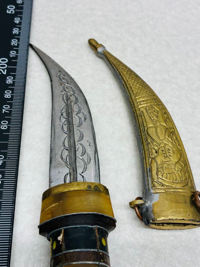 象嵌細工 金属彫刻 ヴィンテージ 儀式用アジア風 ナイフ 短剣 鞘付き 装飾