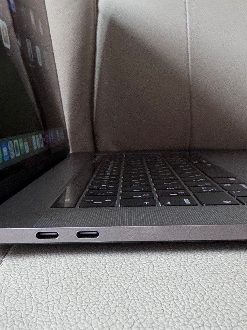 Macbook Pro 15.4”,i9,16GB,512GB,Radeon