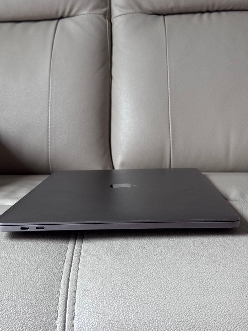 Macbook Pro 15.4”,i9,16GB,512GB,Radeon