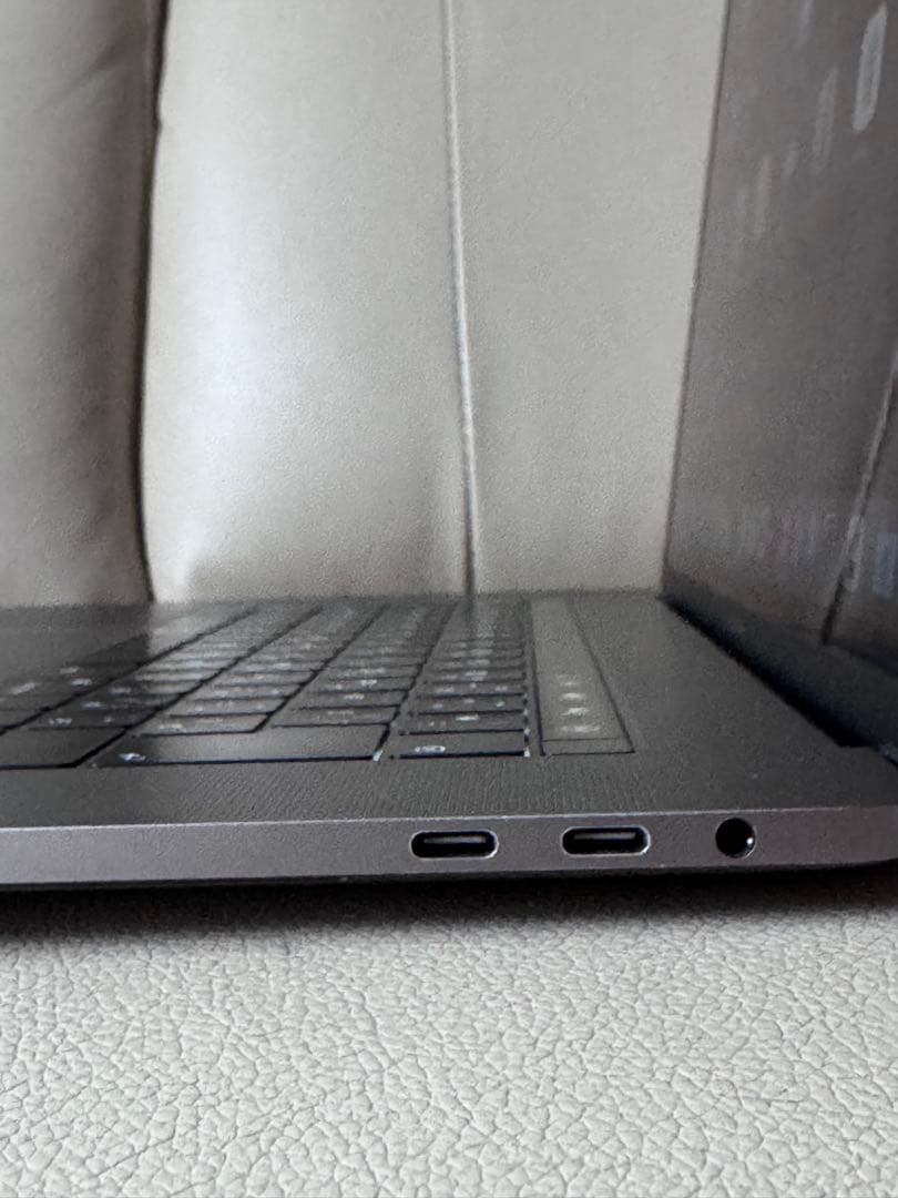 Macbook Pro 15.4”,i9,16GB,512GB,Radeon
