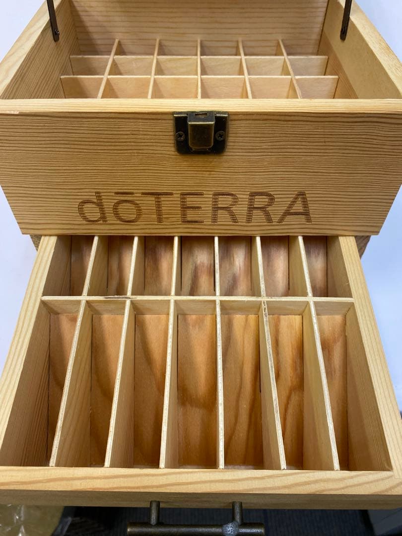 dōTERRA エッセンシャルオイル 75本収納 木製ボックス