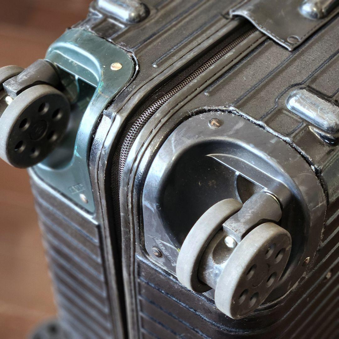 RIMOWA ブラック キャリーケース TSAロック付き