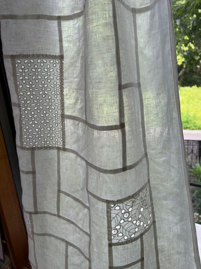「オフ色と草花の穴刺繍」麻ポジャギ