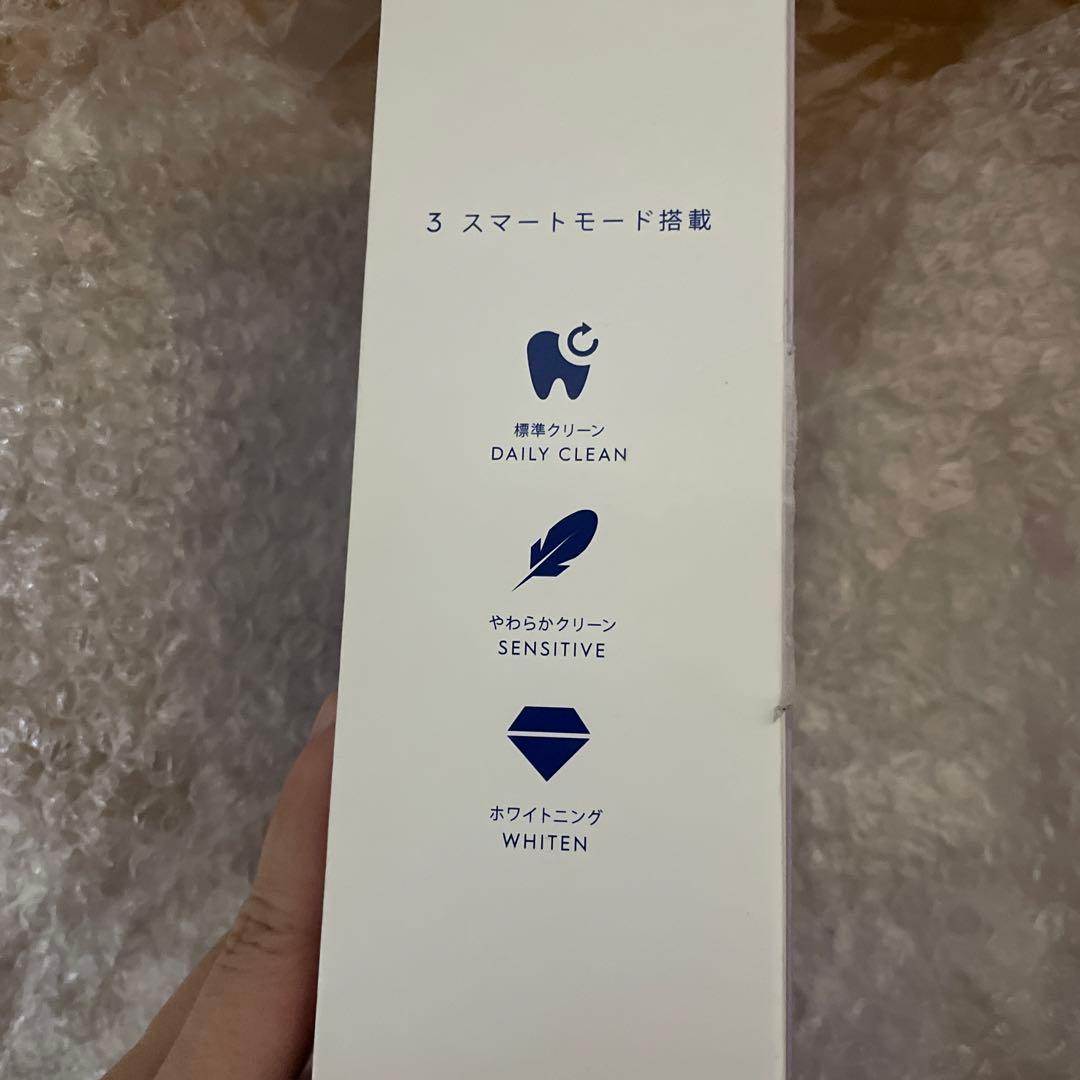 Oral-B iO Series 3 電動歯ブラシ本体とブラシヘッド3本