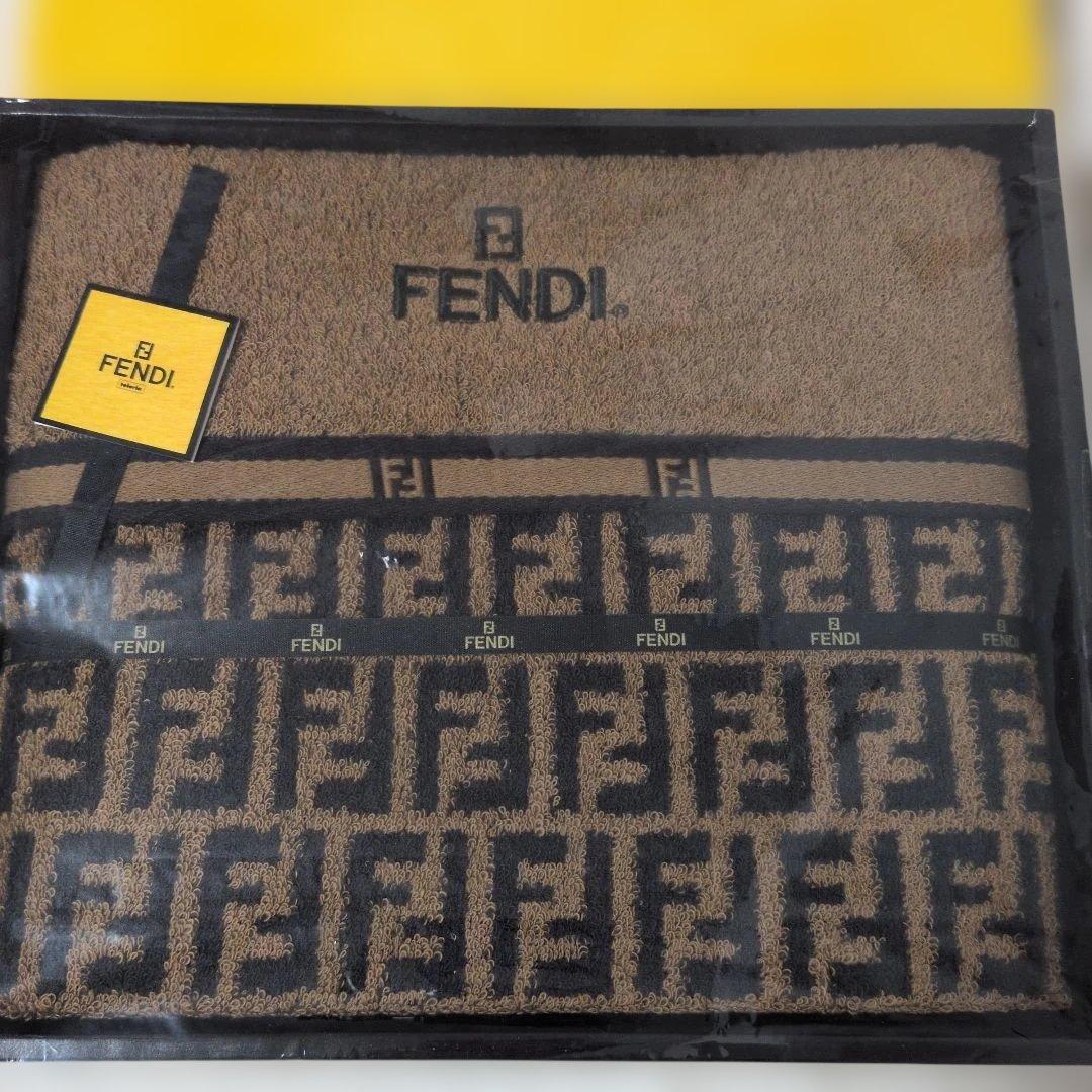 未使用　FENDI フェンディ　ズッカ柄　バスタオル