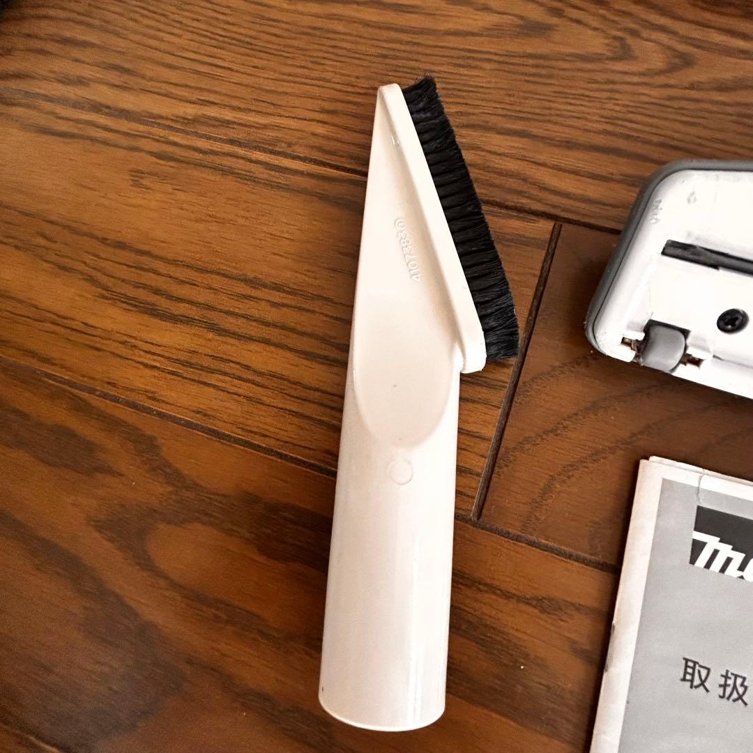 マキタ コードレス掃除機 純正バッテリー充電器　取り扱い説明書付CL107FD